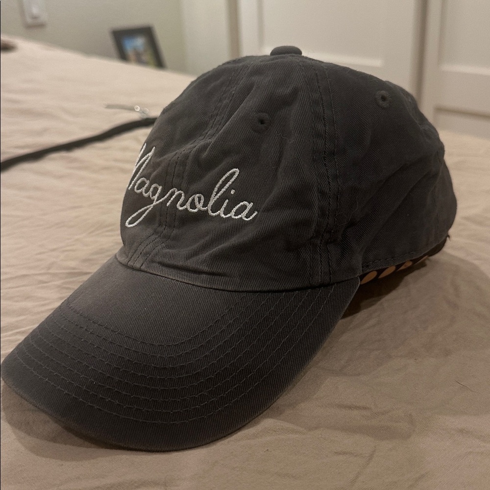 Grey Magnolia Cap - Picture 2 of 4